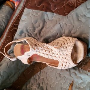 Cream Wedges 7.5 3-1/2"